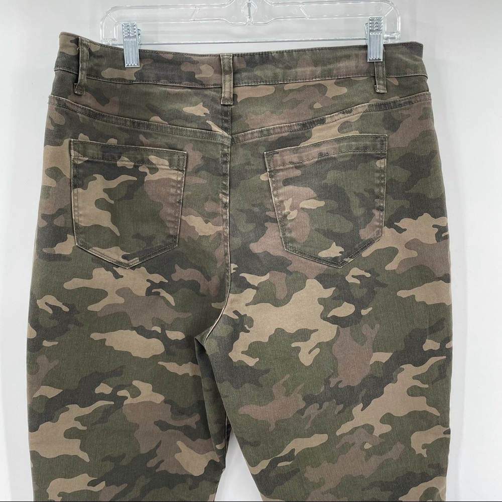 NEW! NOBO Camo Mid Rise Cropped Jeans - Picture 8 of 12